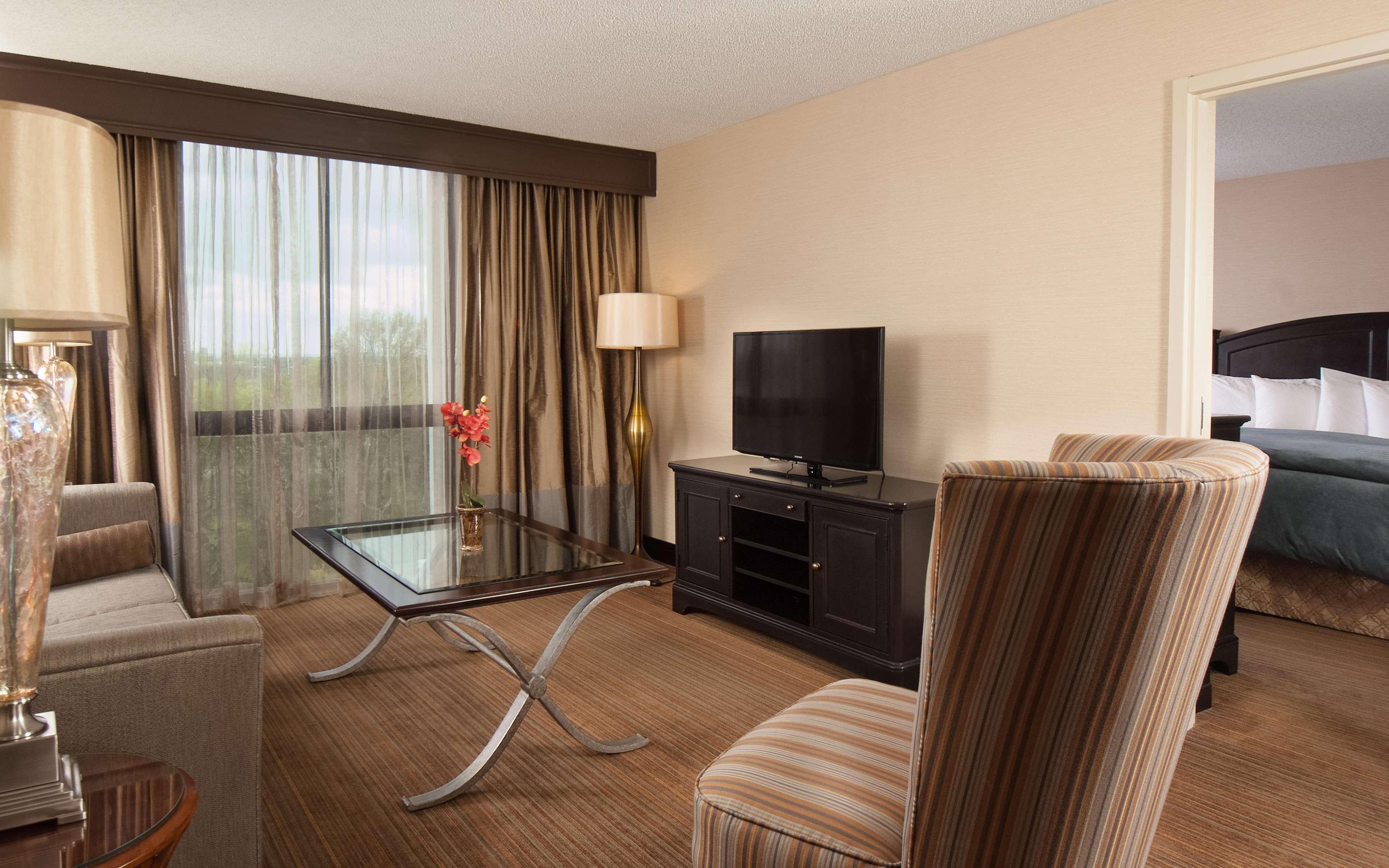 Embassy Suites By Hilton Nashville Airport Dış mekan fotoğraf