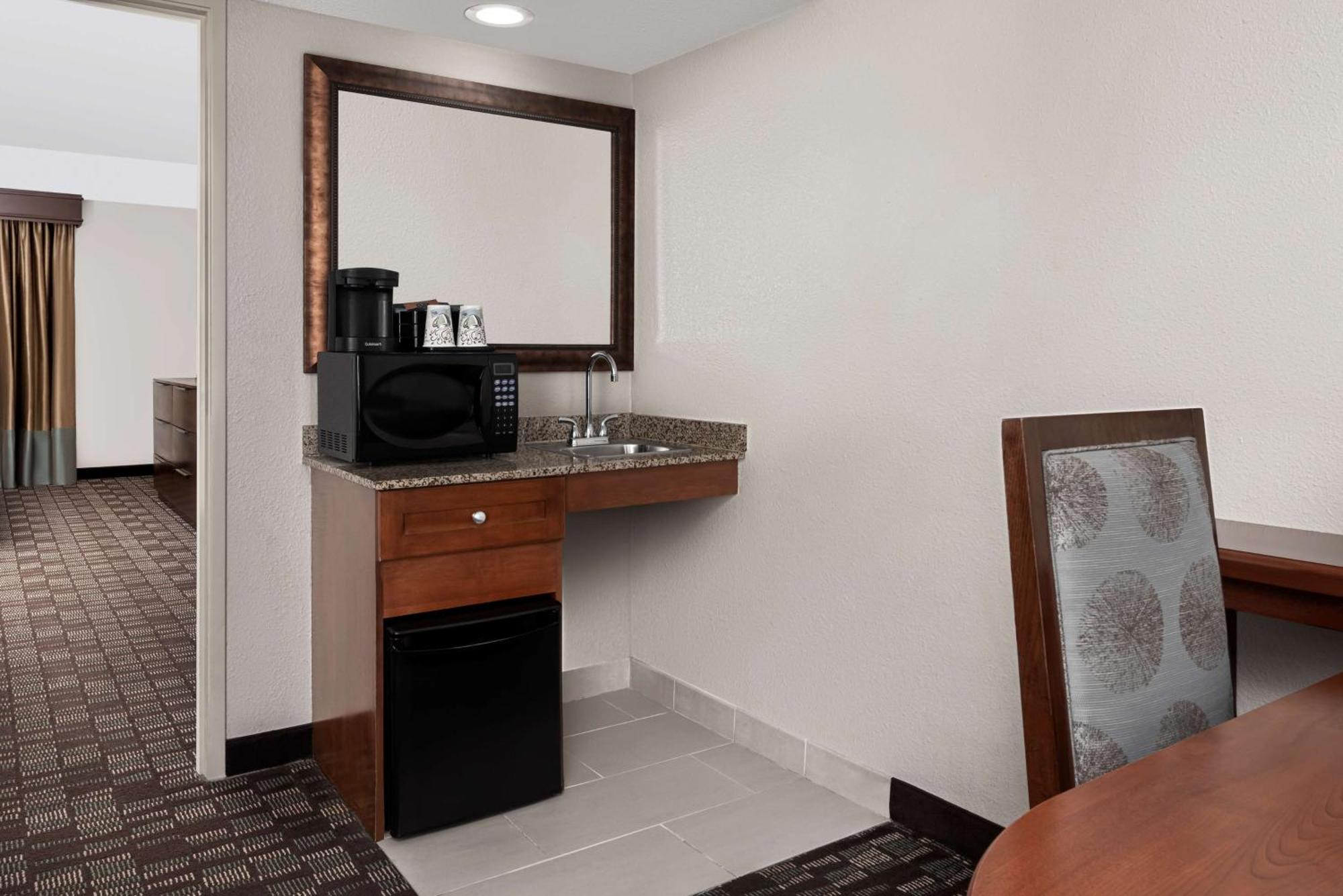 Embassy Suites By Hilton Nashville Airport Dış mekan fotoğraf