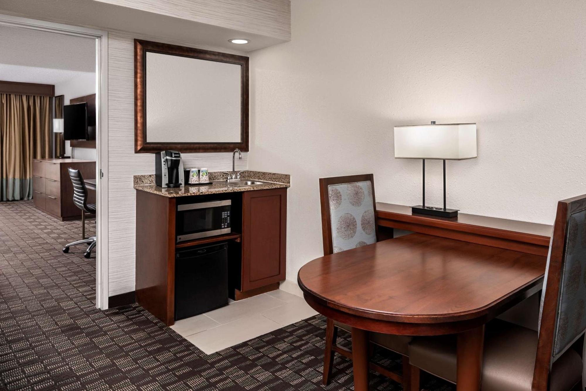Embassy Suites By Hilton Nashville Airport Dış mekan fotoğraf